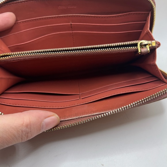 Miu Miu Embossed Leather Crocodile Tan And Pink Zippy Round Long Wallet - Picture 5 of 7